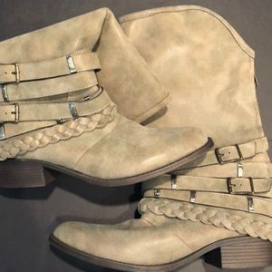 🤠 LADIES MOSSIMO BOOTS SIZE 11